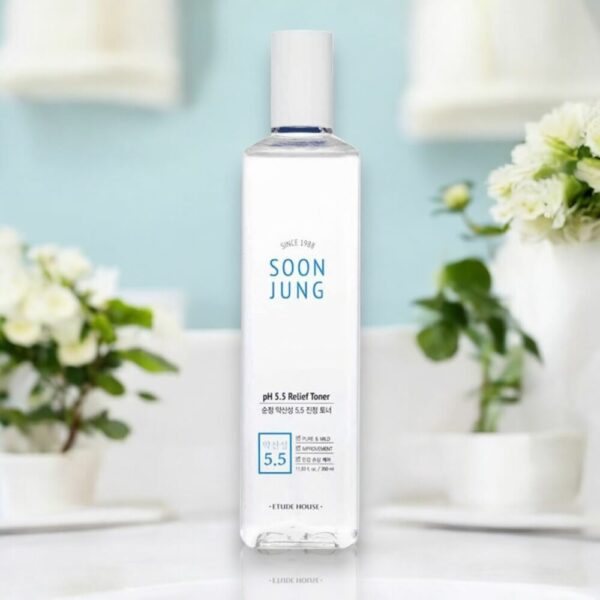 Etude Soon Jung pH5.5 Relief Toner 200ml, toner doux à pH équilibré, conçu pour apaiser, hydrater et renforcer la barrière cutanée des peaux sensibles.