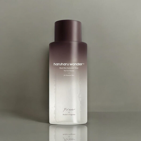 Haruharu Wonder Black Rice Hyaluronic Toner 150ml, toner hydratant enrichi en riz noir et acide hyaluronique, pour nourrir, revitaliser et apporter de l’élasticité à la peau.