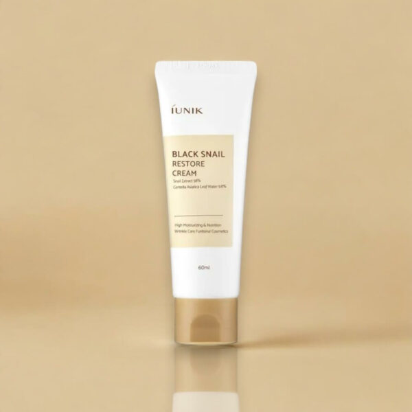 Iunik Black Snail Restore Cream, crème réparatrice à base de mucus d'escargot noir, pour apaiser et nourrir la peau tout en réduisant les signes de l'âge et les imperfections.