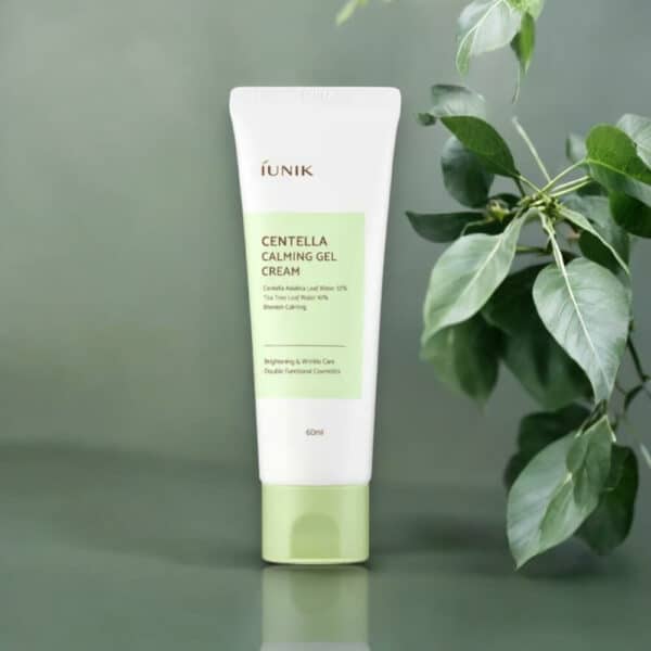 Iunik Centella Calming Gel Cream, crème-gel apaisante à base de centella asiatica, pour hydrater et calmer les peaux sensibles tout en renforçant la barrière cutanée.