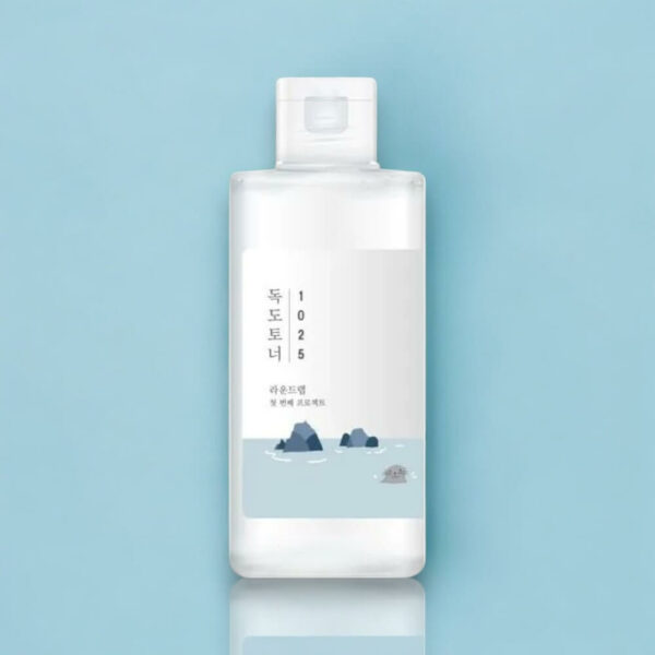 Round Lab 1025 Dokdo Toner 200ml, toner apaisant à base d'eau de mer, idéal pour hydrater, équilibrer et renforcer la barrière cutanée.