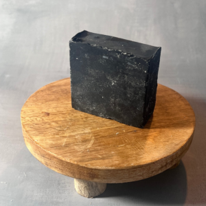 Savon noir au charbon et à l’huile de Neem 145grs